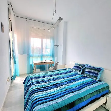 Summer House Duplex En La Playa Con Piscina בית נופש בנאלמדנה